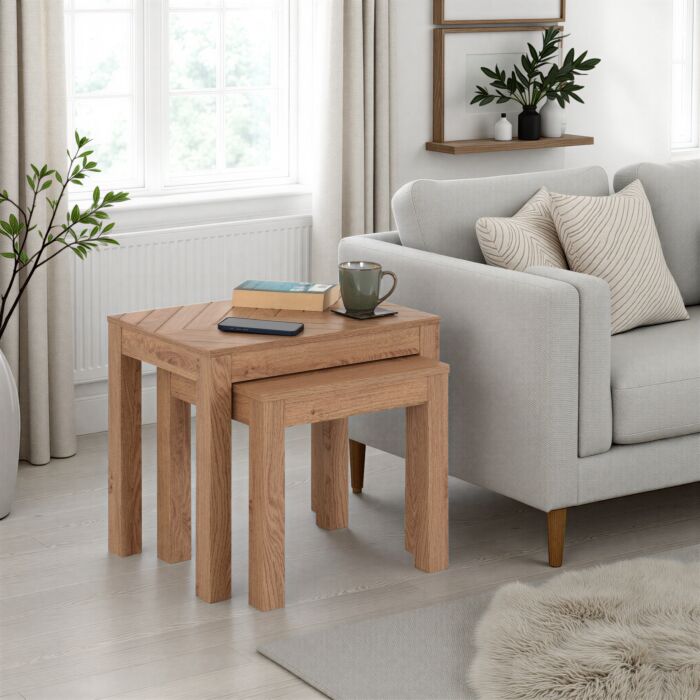 Leon nesting tables
